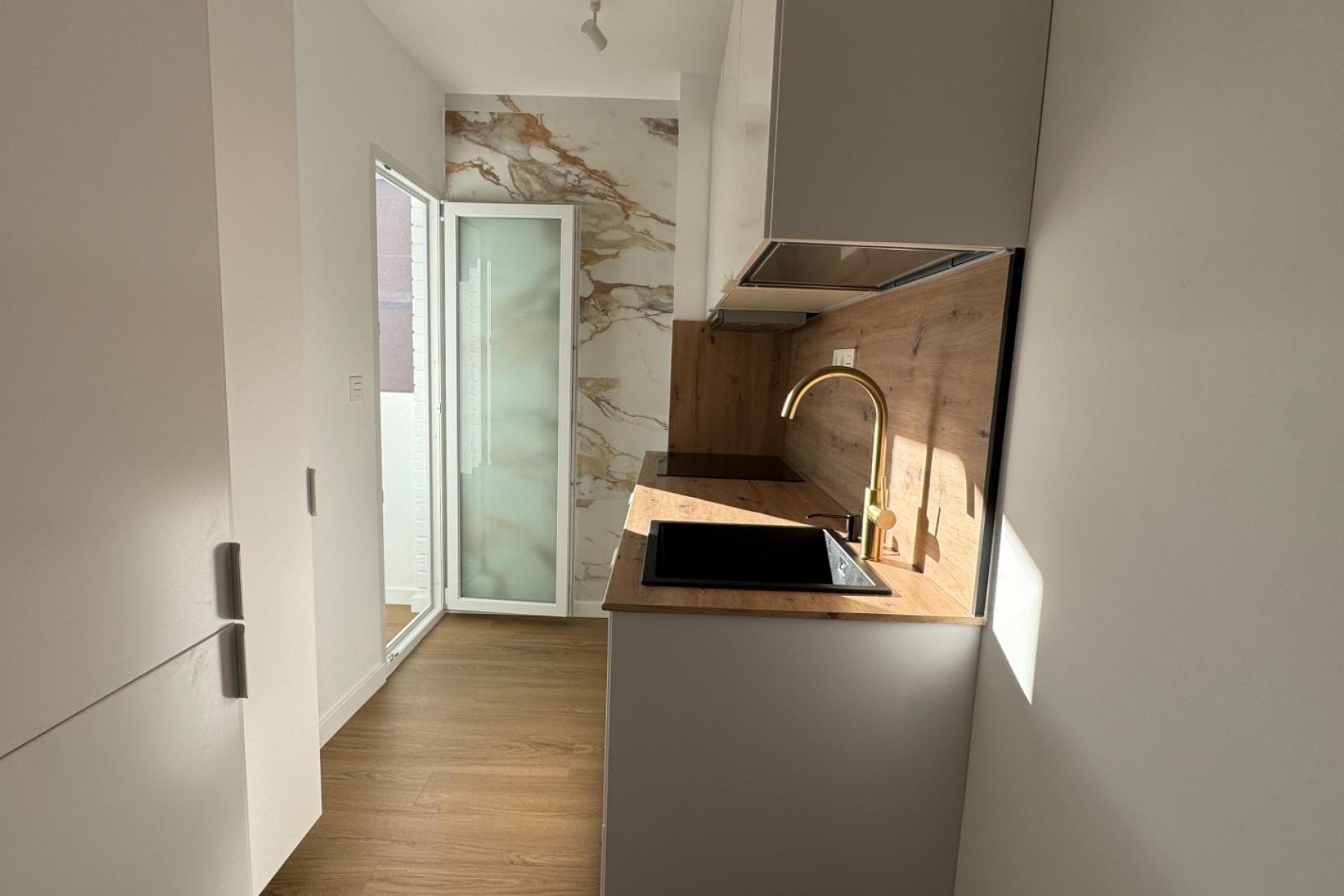 Wiederverkauf - Apartment -
Torrevieja - Punta prima