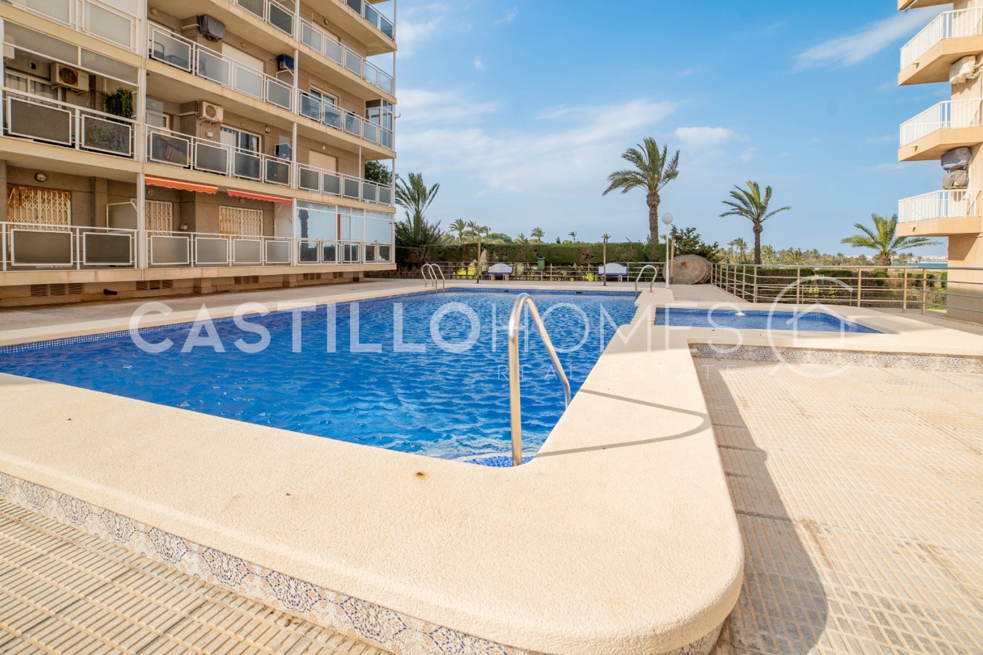 Wiederverkauf - Apartment -
Torrevieja - Punta prima
