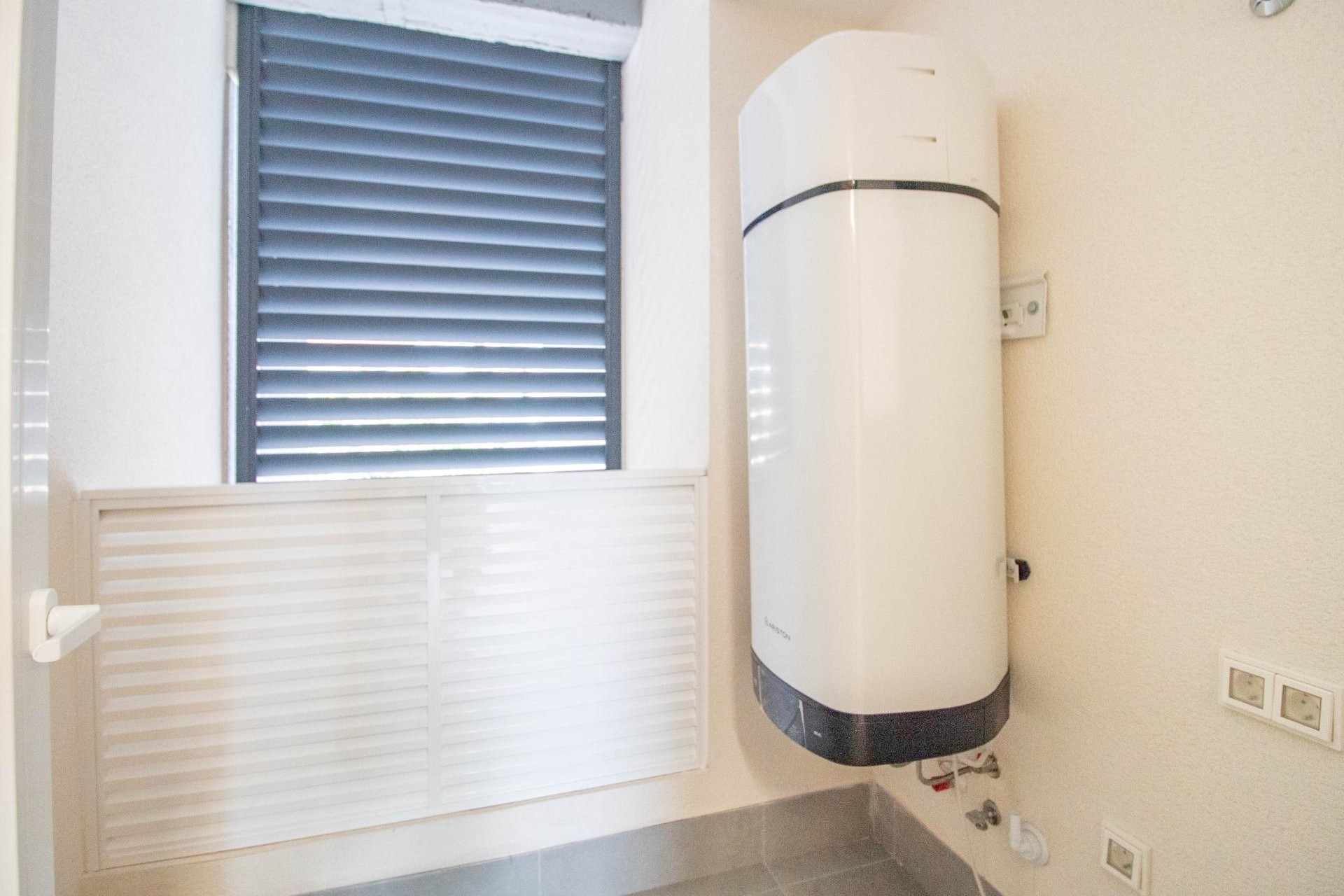 Wiederverkauf - Apartment -
Torrevieja - Punta prima