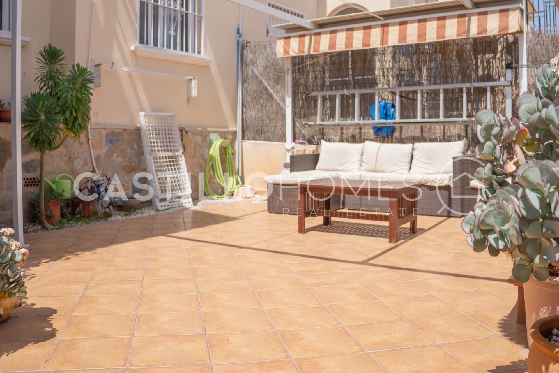 Wiederverkauf - Bungalow -
Orihuela Costa - La Florida