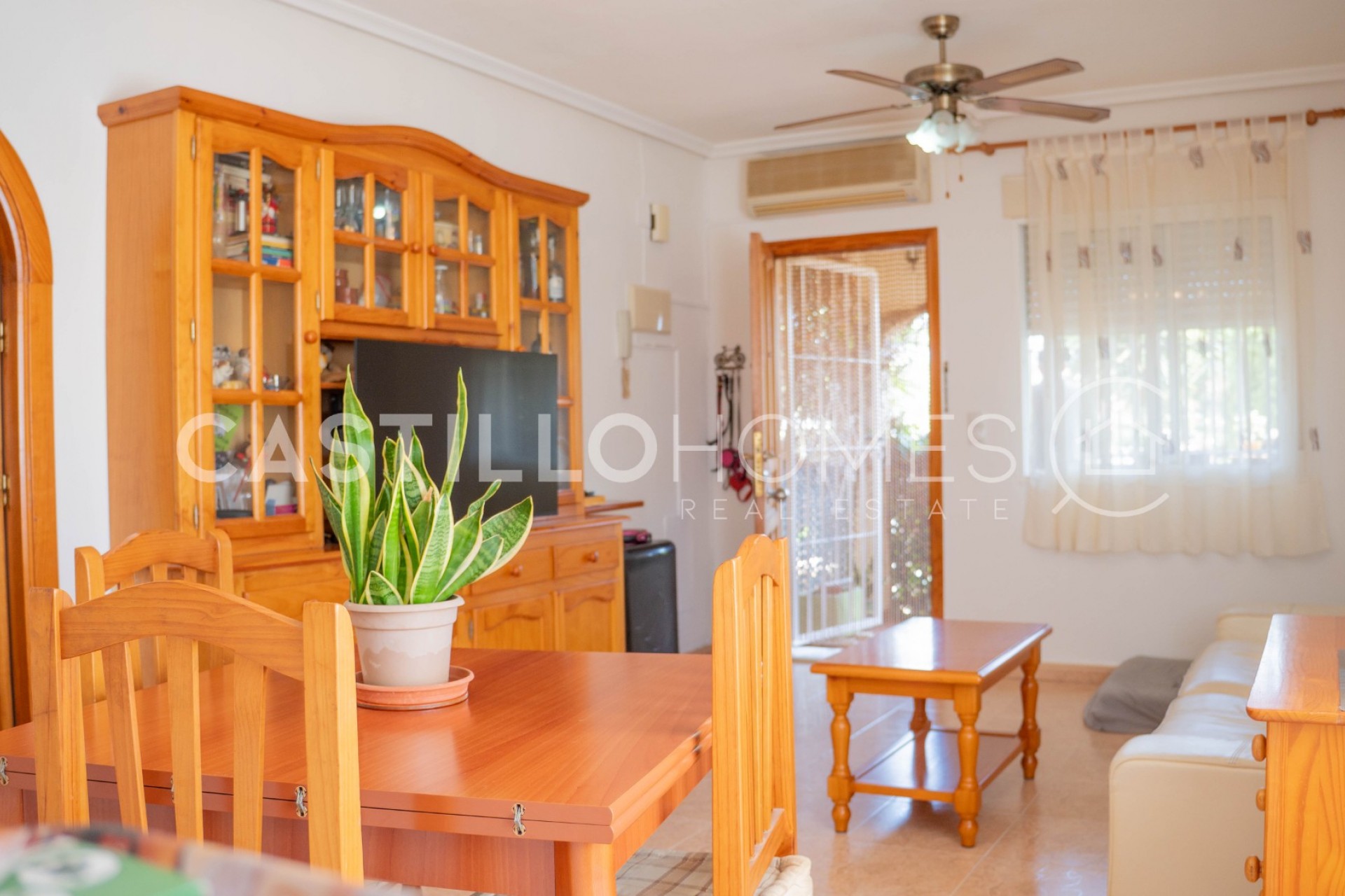 Wiederverkauf - Bungalow -
Orihuela Costa - La Florida
