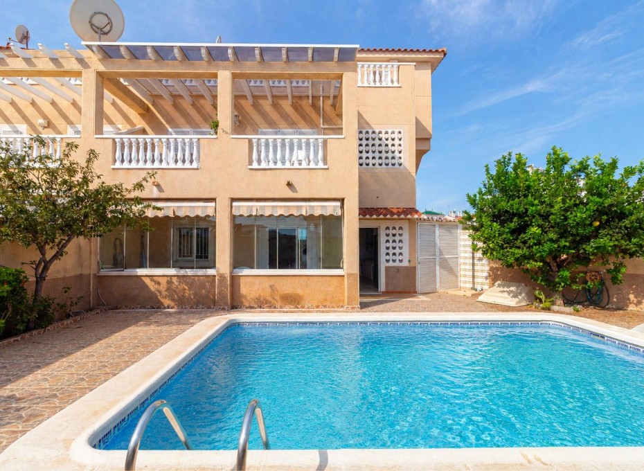 Wiederverkauf - Bungalow -
Orihuela Costa - Punta Prima