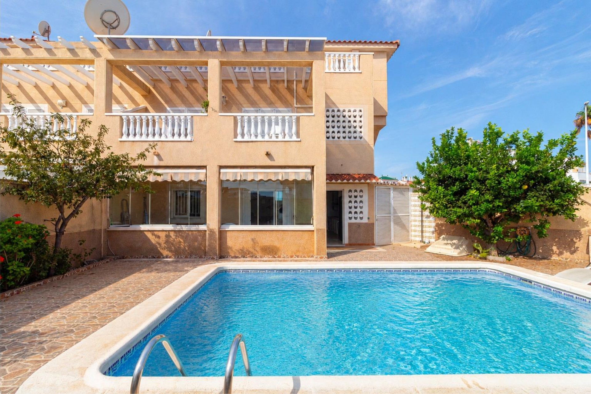 Wiederverkauf - Bungalow -
Orihuela Costa - Punta Prima