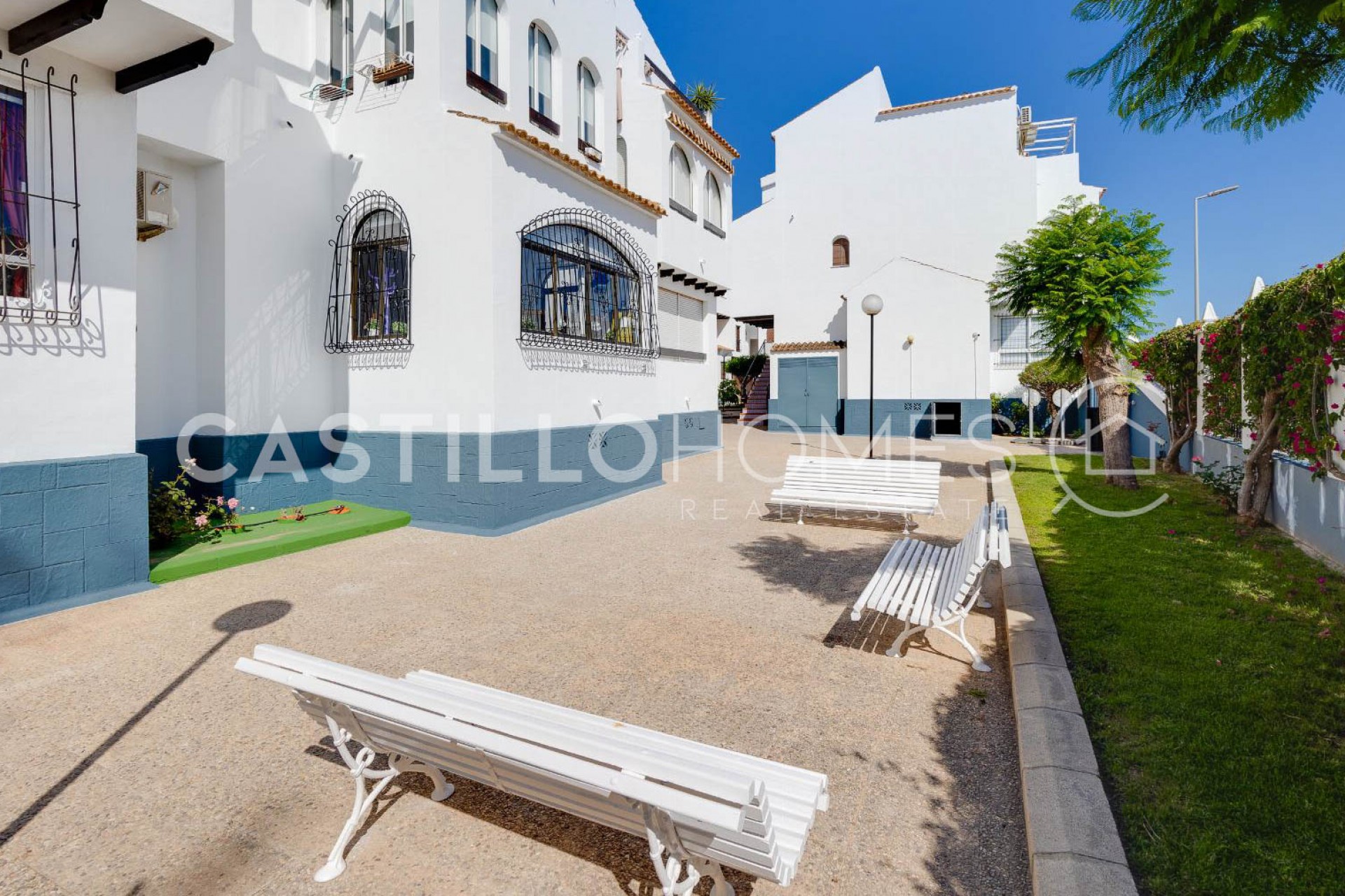 Wiederverkauf - Bungalow -
Torrevieja - Playa Los Naufragos