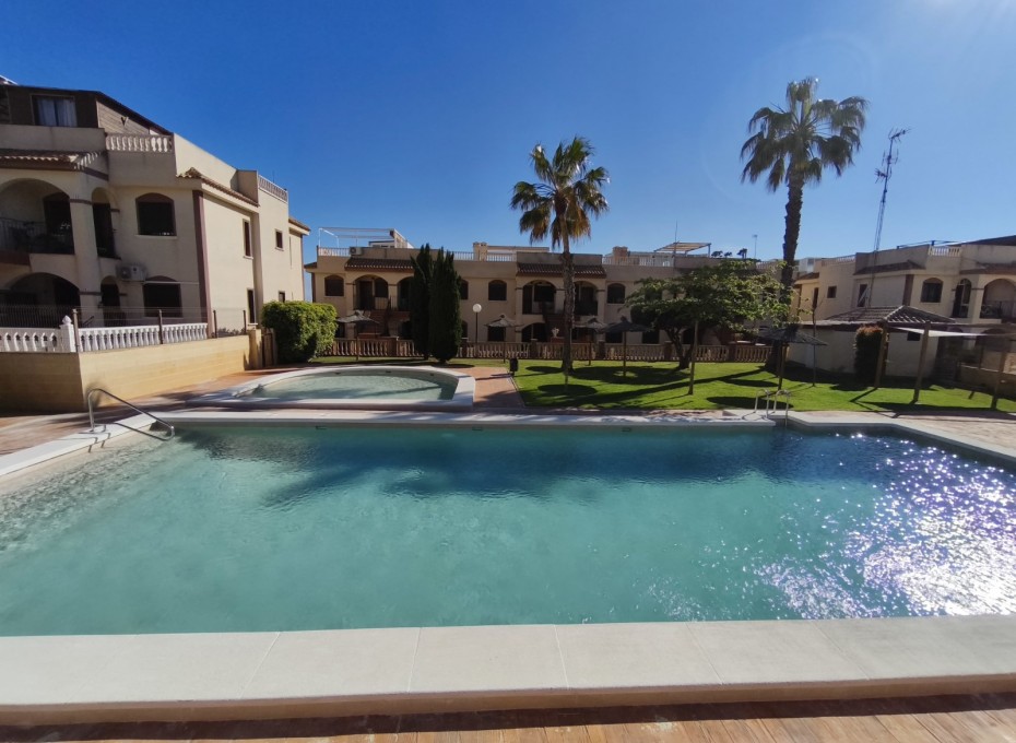 Wiederverkauf - Bungalow -
Torrevieja - Sector 25