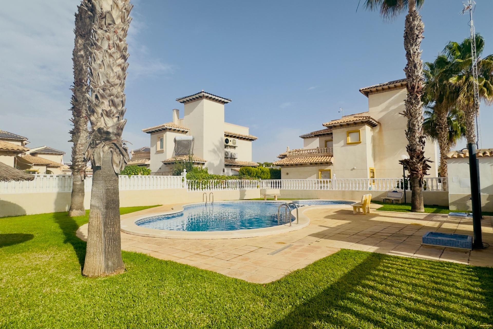 Wiederverkauf - Chalet -
Orihuela Costa - Cabo Roig