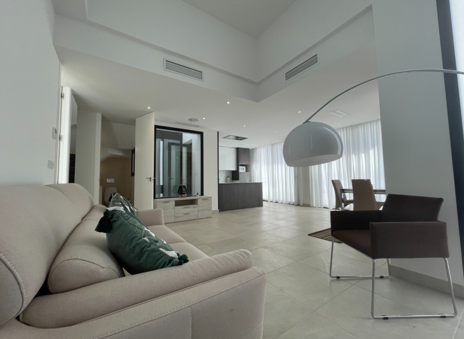 Wiederverkauf - Detached House / Villa -
Benijofar