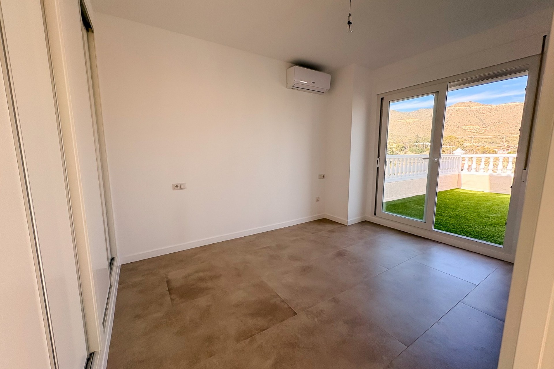 Wiederverkauf - Semi-Detached Villa -
El Campello - Pueblo Acantilado - Venta Lanuza