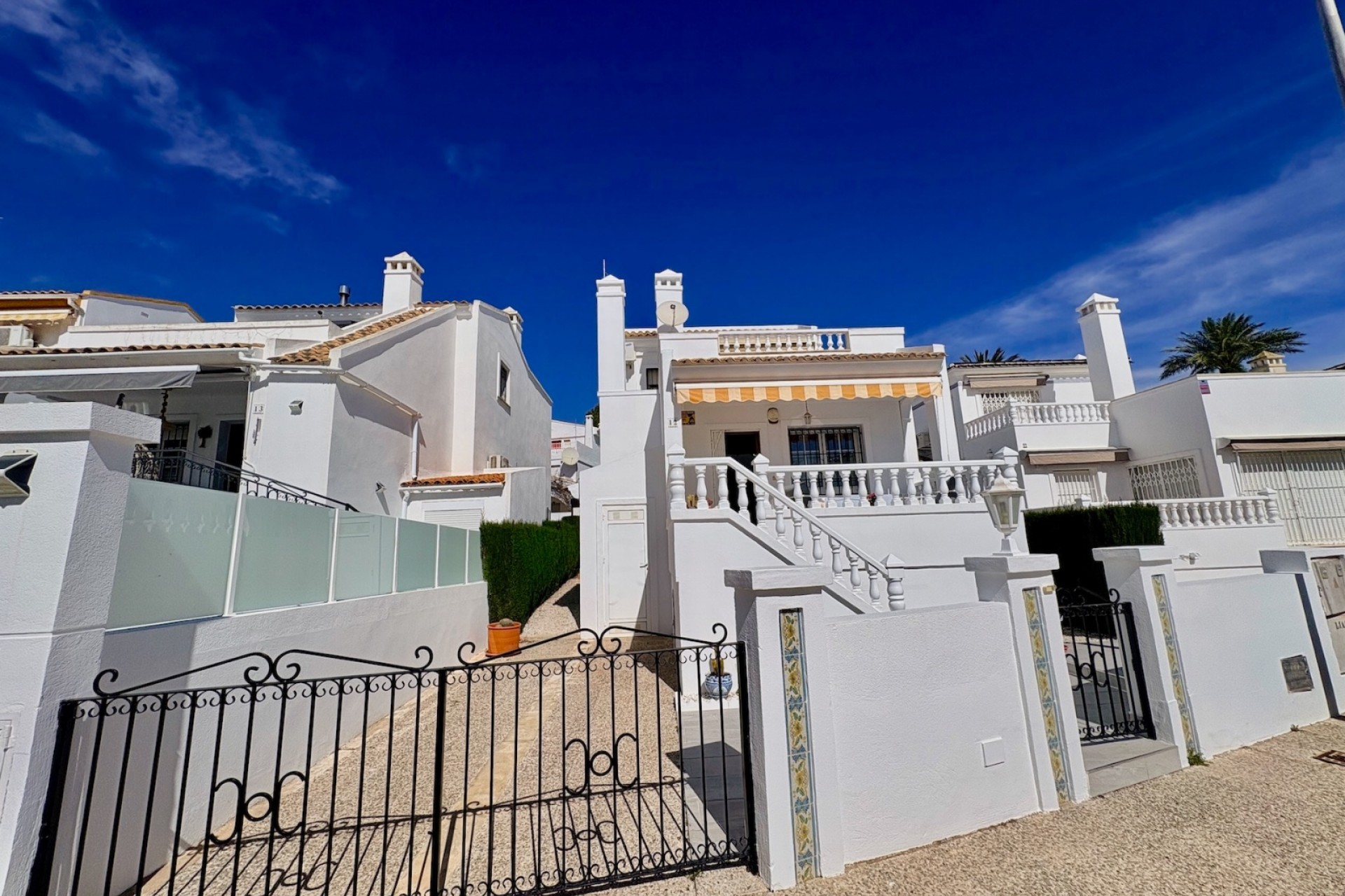 Wiederverkauf - Single Family Home -
Orihuela - Villamartin