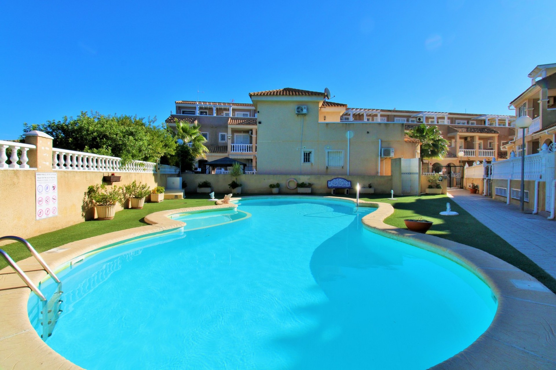 Wiederverkauf - Stadthaus -
Playa Flamenca