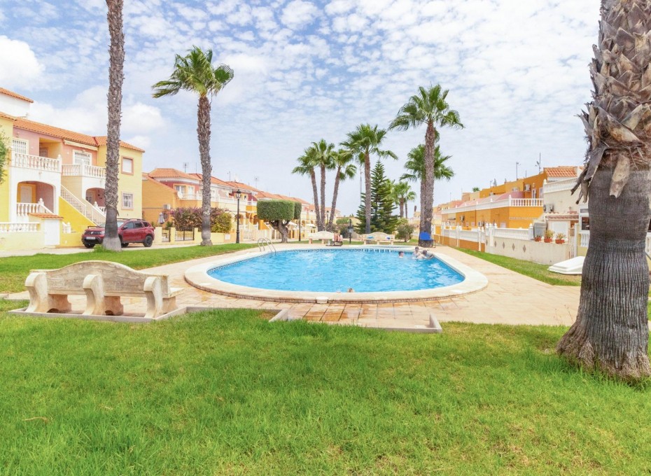 Wiederverkauf - Terraced house -
Orihuela Costa - La Regia