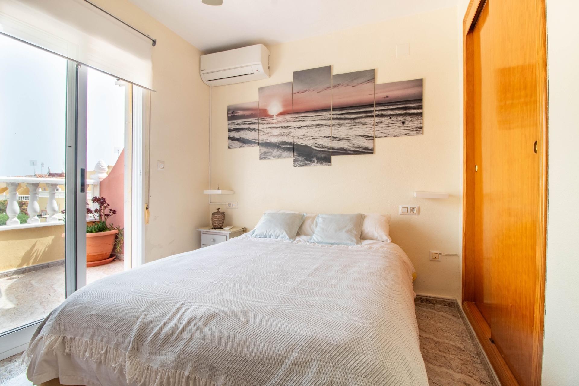 Wiederverkauf - Terraced house -
Orihuela Costa - La Regia