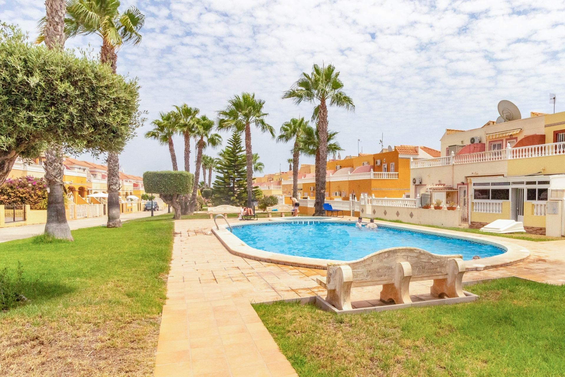 Wiederverkauf - Terraced house -
Orihuela Costa - La Regia