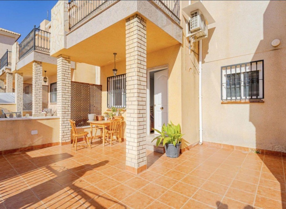 Wiederverkauf - Terraced house -
Orihuela Costa - Los Altos
