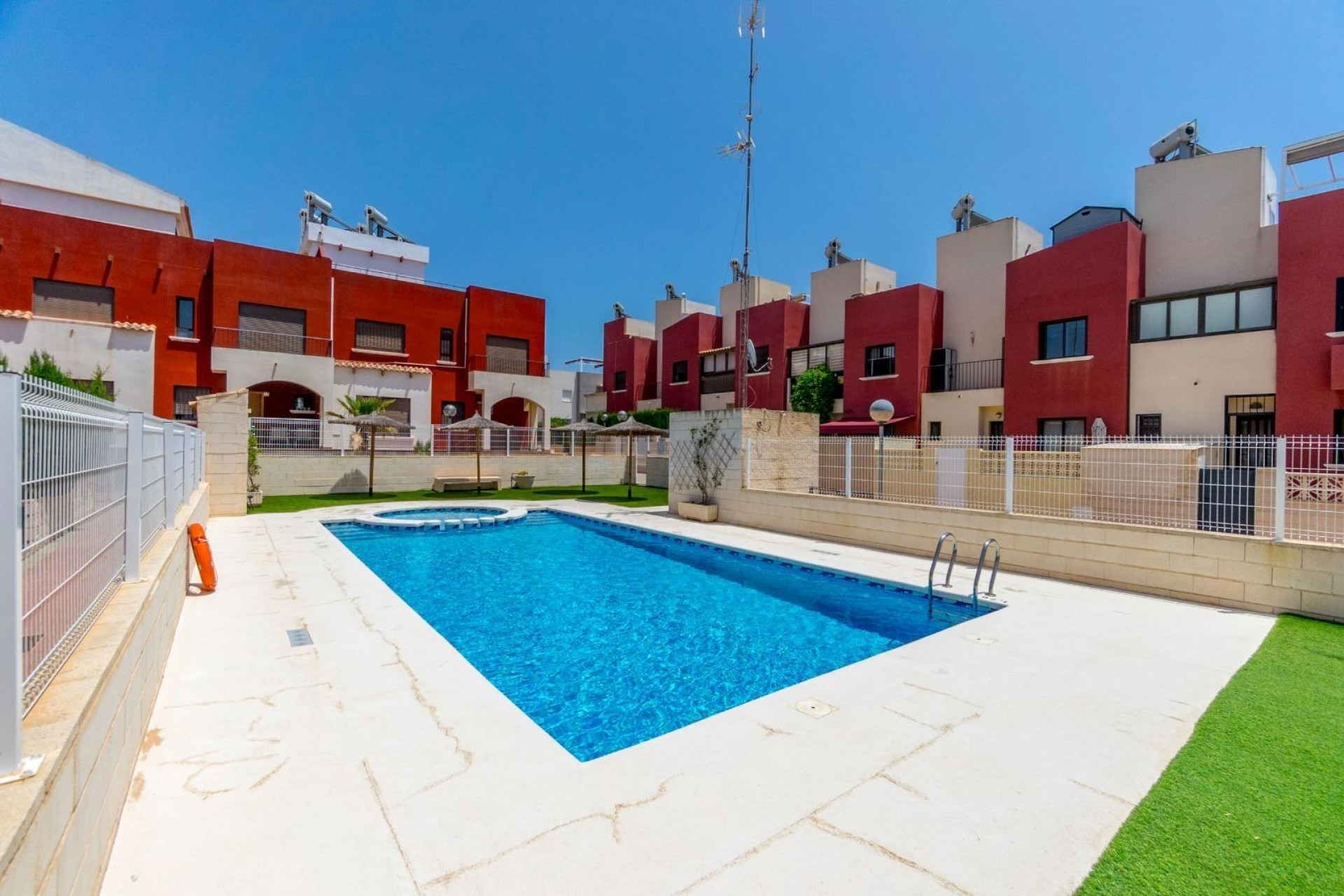 Wiederverkauf - Terraced house -
Torrevieja - Aguas Nuevas