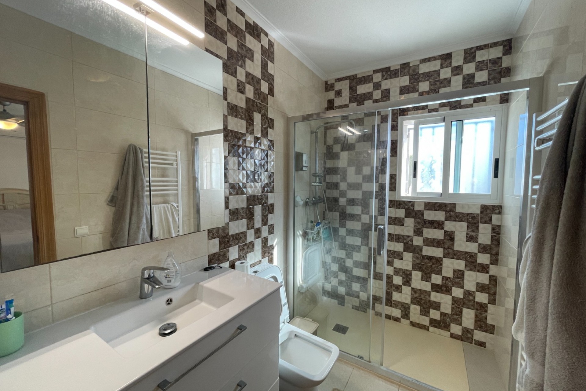 Wiederverkauf - Villa -
Catral