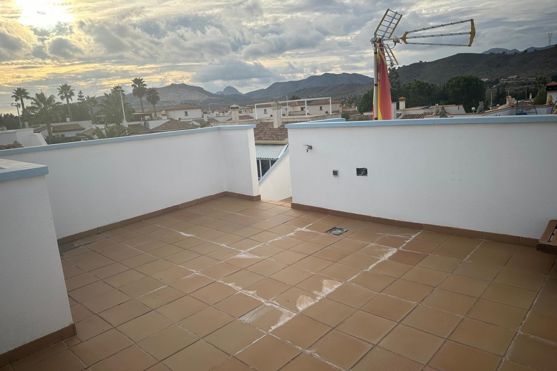 Wiederverkauf - Villa -
Hondón de las Nieves - Urbaniz La Montañosa