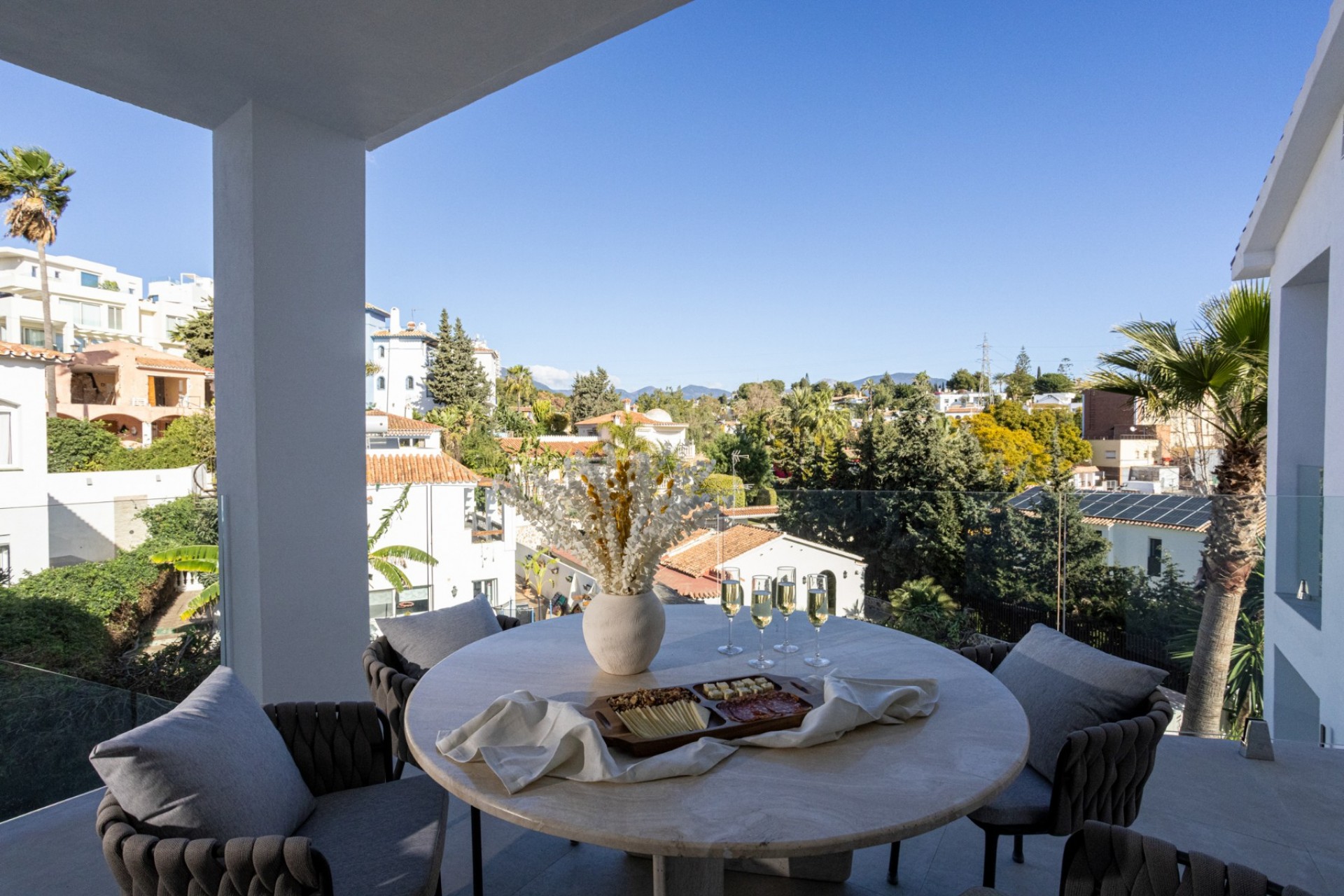 Wiederverkauf - Villa -
Marbella - Nueva Andalucía