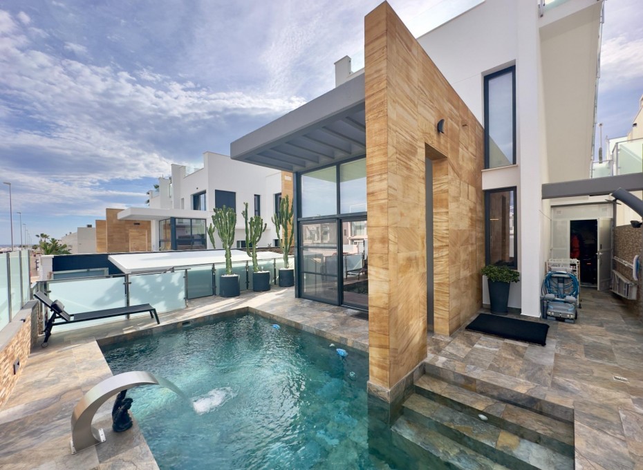 Wiederverkauf - Villa -
Orihuela Costa - Lomas de Cabo Roig