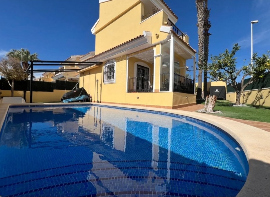 Wiederverkauf - Villa -
Orihuela Costa - Los Dolses