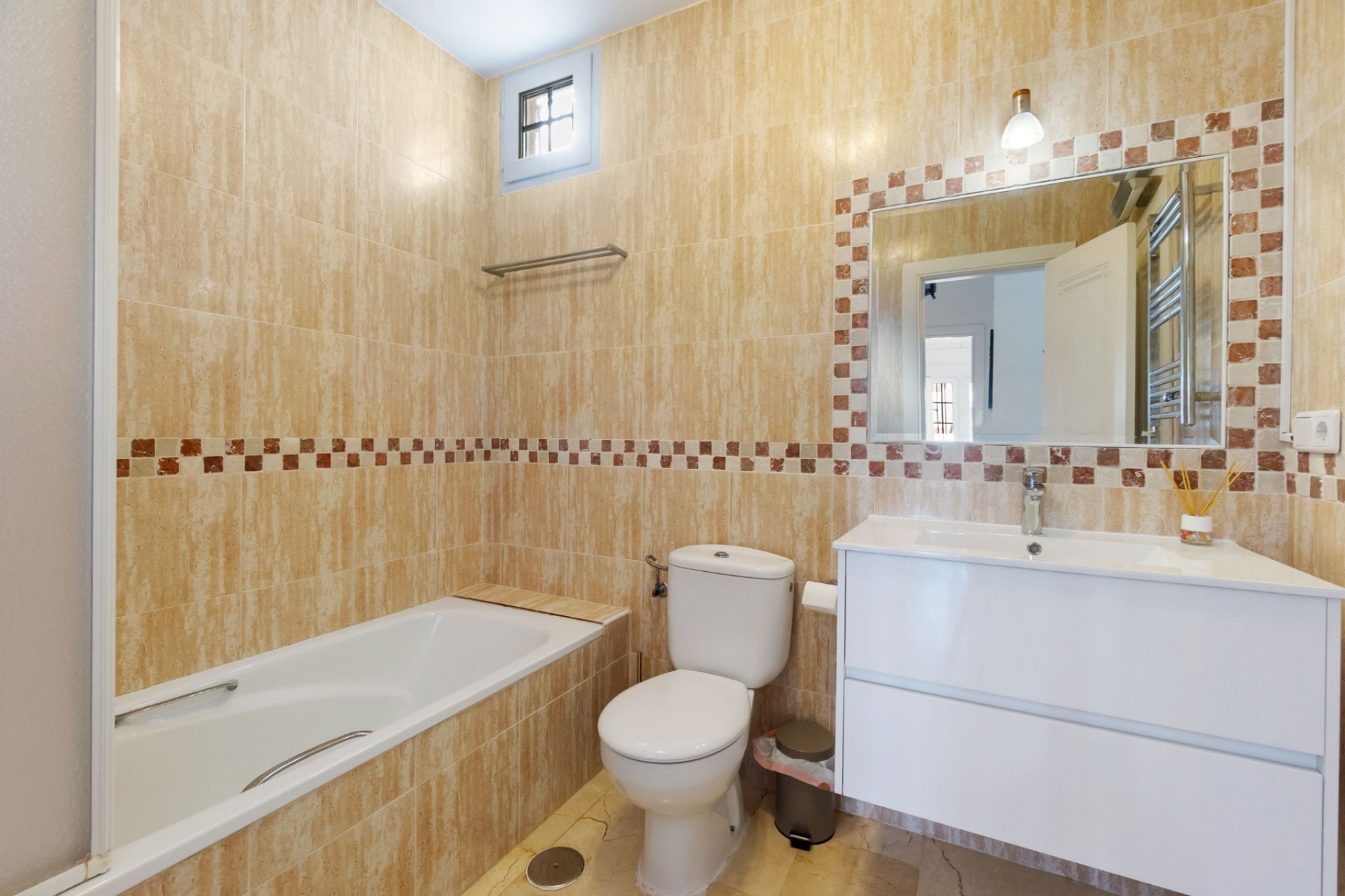 Wiederverkauf - Villa -
Orihuela Costa - Villamartín