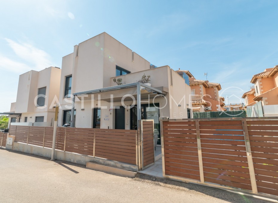 Wiederverkauf - Villa -
Torrevieja - Aguas nuevas 1
