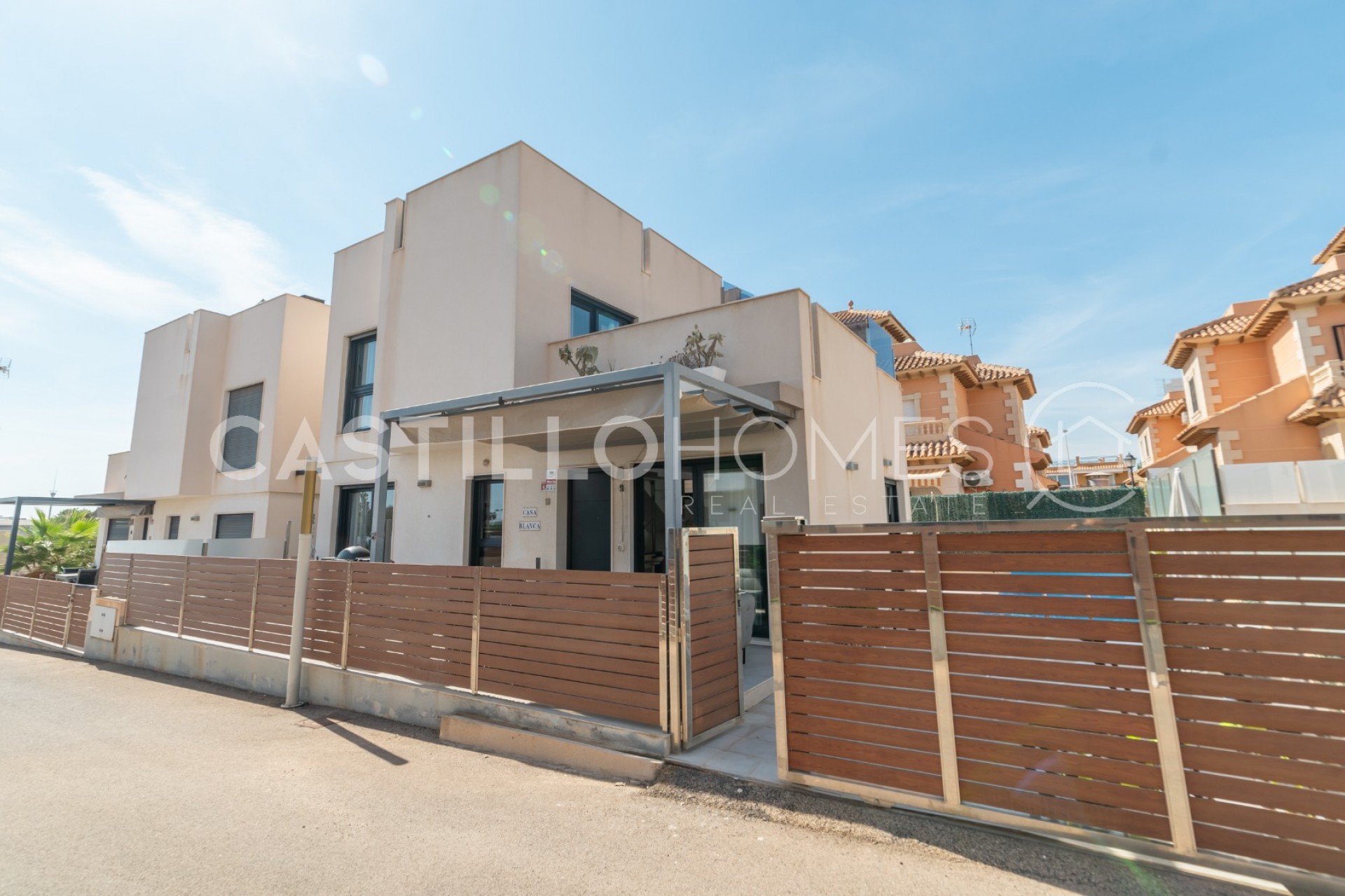 Wiederverkauf - Villa -
Torrevieja - Aguas nuevas 1