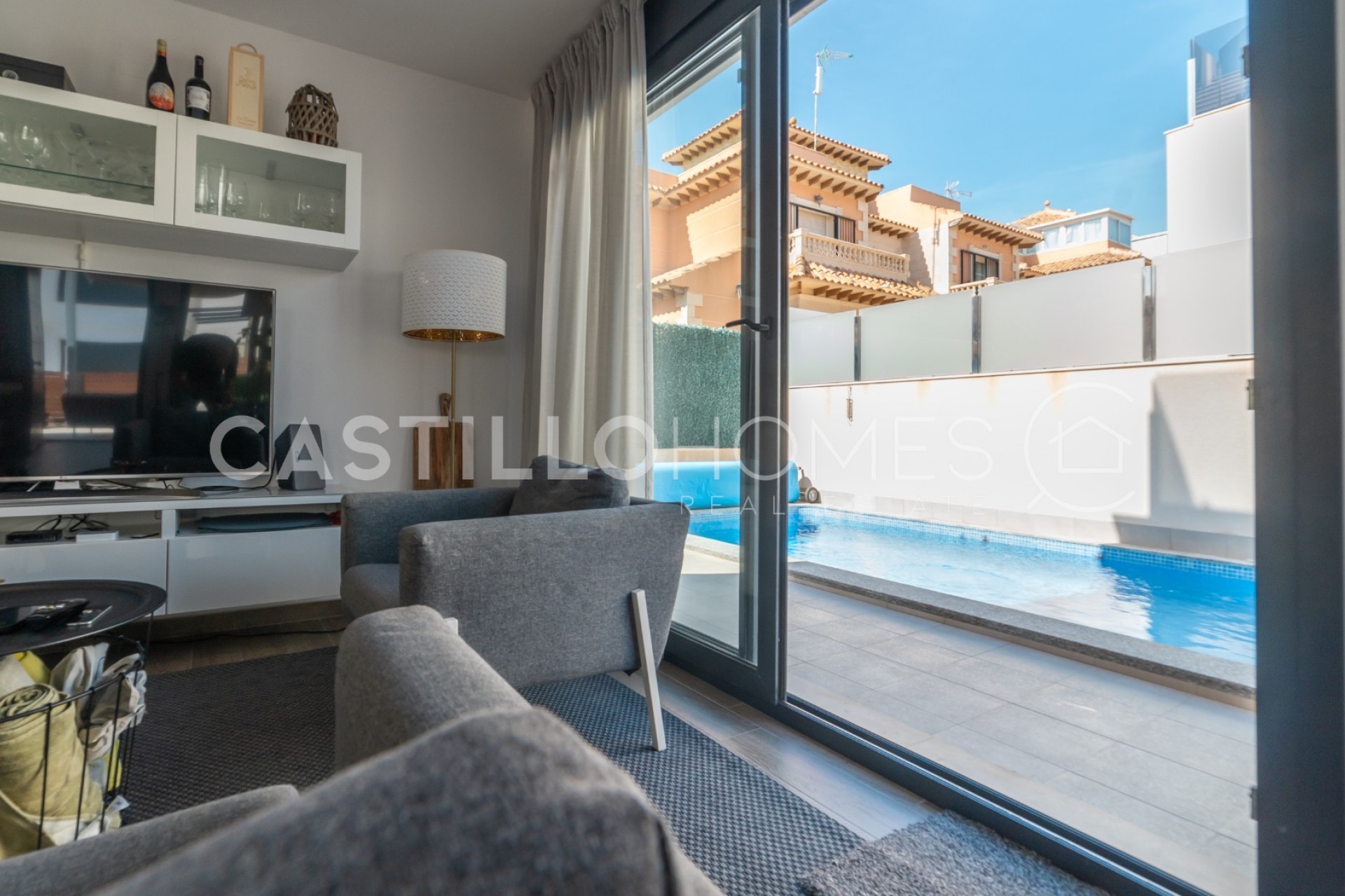 Wiederverkauf - Villa -
Torrevieja - Aguas nuevas 1