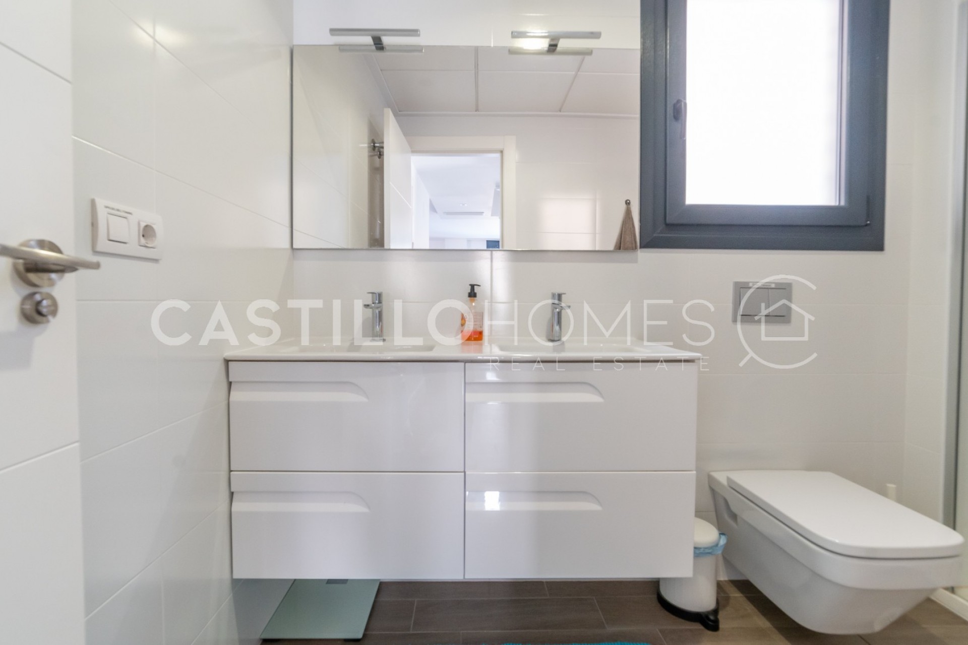 Wiederverkauf - Villa -
Torrevieja - Aguas nuevas 1