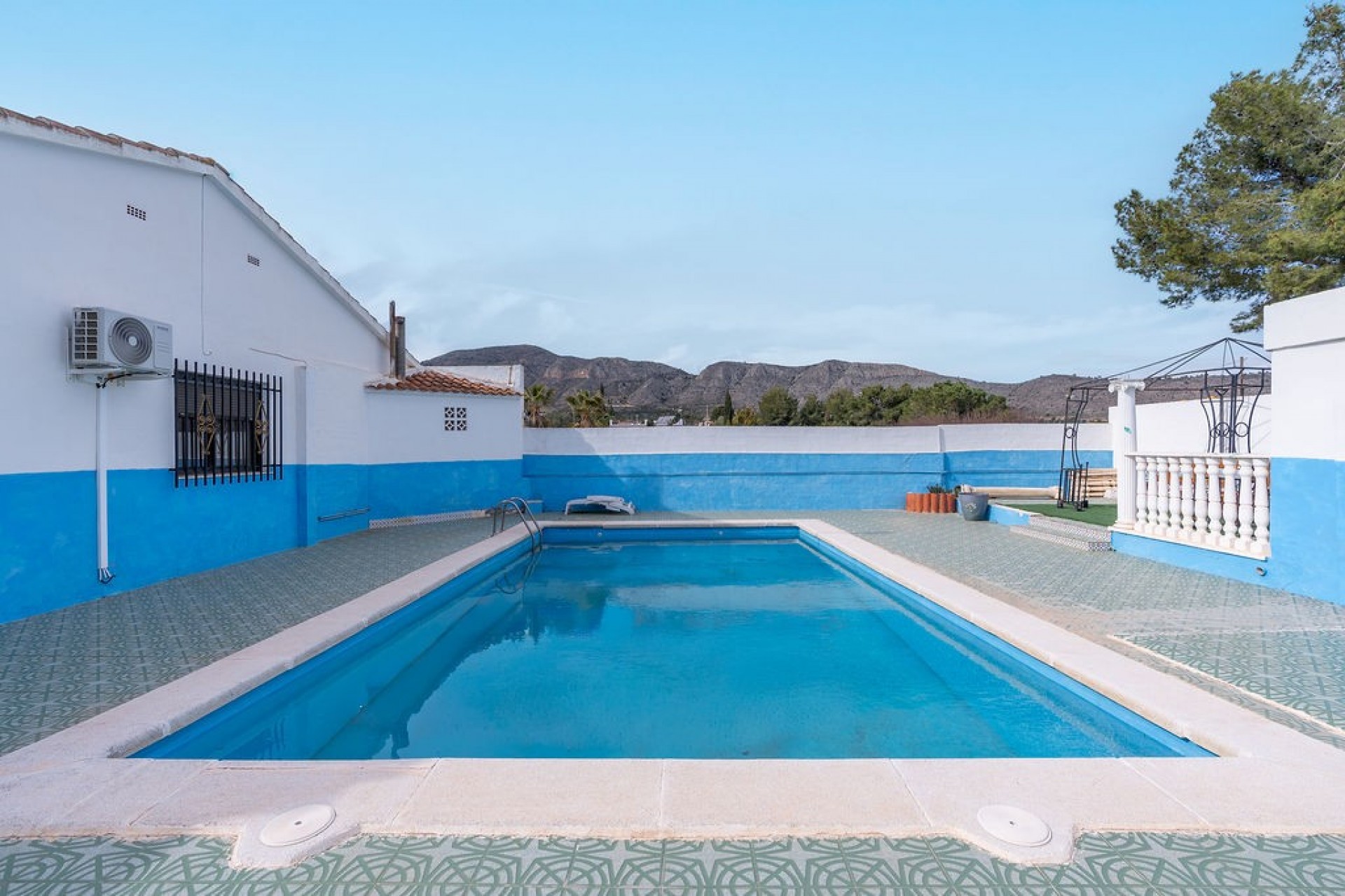 House in Hondon de las Nieves - view 1